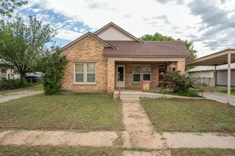 902 N 10th St, Ballinger, TX 76821