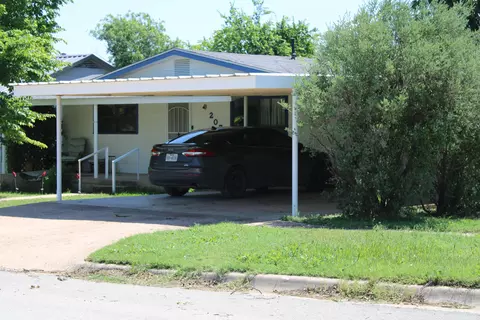 207 Hamilton Ave, Ballinger, TX 76821