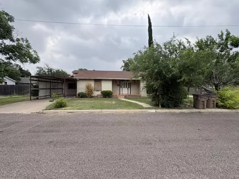 220 N Poe St, San Angelo, TX 76903