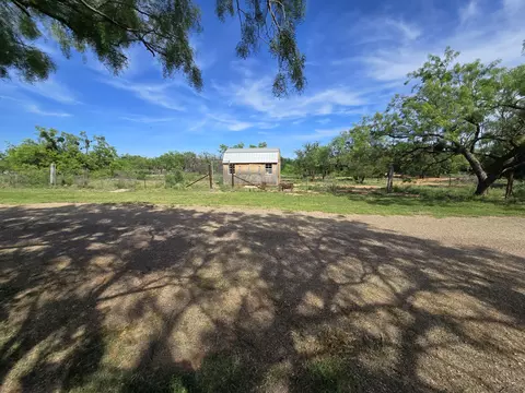 700 E Holmes Ave, Bronte, TX 76933 photo 2