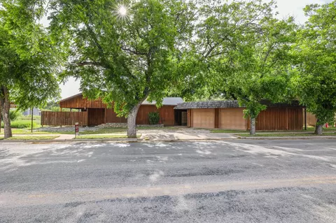 303 Avenue E, Ozona, TX 76943
