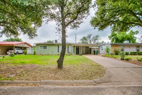 209 Robin Hood Trl, San Angelo, TX 76901