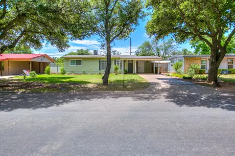 209 Robin Hood Trl, San Angelo, TX 76901