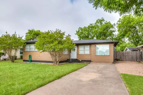 703 N 3rd St, Ballinger, TX 76821