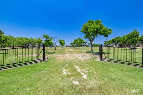 6402 Chalimar Rd, San Angelo, TX 76904