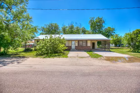 805 Sycamore St, Miles, TX 76861