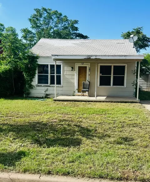 22 E 39th St, San Angelo, TX 76903