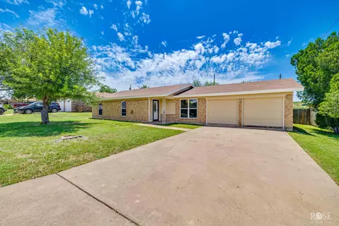 3025 Catalina Dr, San Angelo, TX 76901
