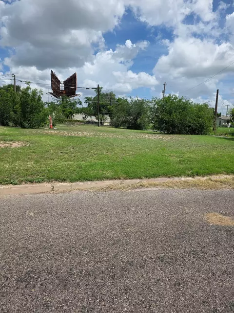 102 W 5th St, San Angelo, TX 76903