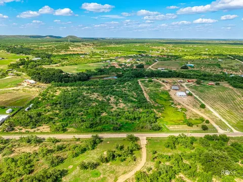 8610 N Valley Dr, San Angelo, TX 76905