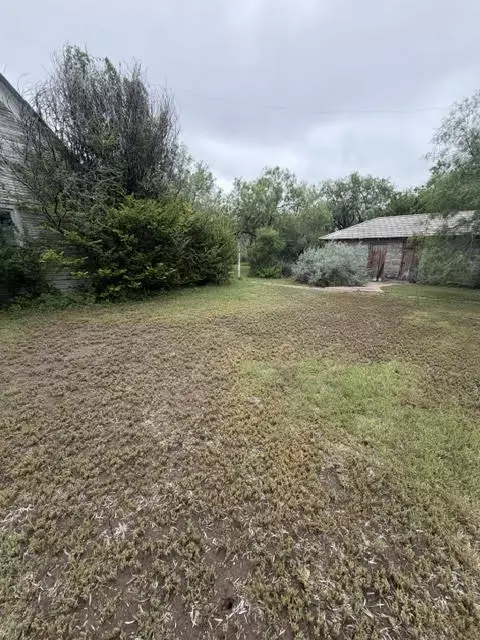 598 S Roberts Ave, Paint Rock, TX 76866
