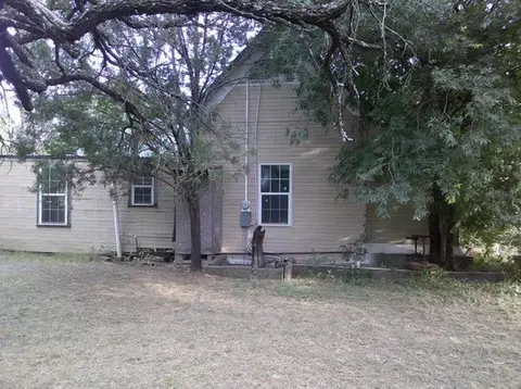 598 S Roberts St, Paint Rock, TX 76866