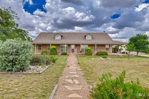 5850 Green Oaks Dr, Christoval, TX 76935