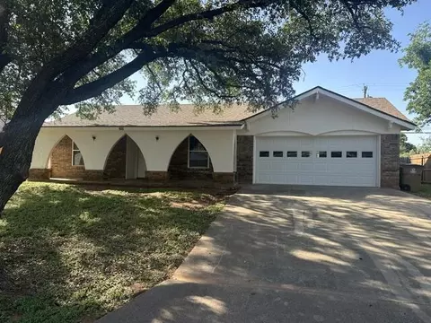 3909 Robin Hood Trl, San Angelo, TX 76901