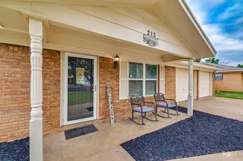 213 Twin Oaks Dr, San Angelo, TX 76901