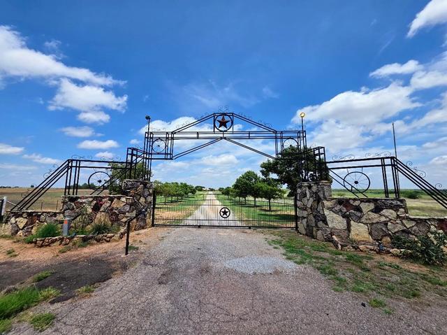 731 Tinker Rd, Quanah, TX 79252