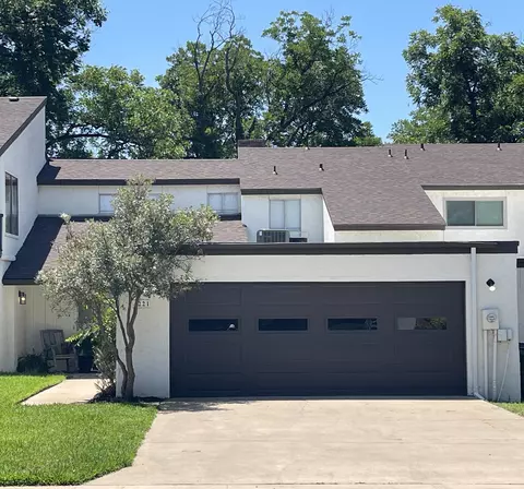 4221 Riverbend Dr, San Angelo, TX 76903