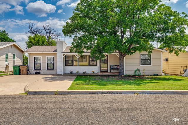 906 N Adams St, San Angelo, TX 76901