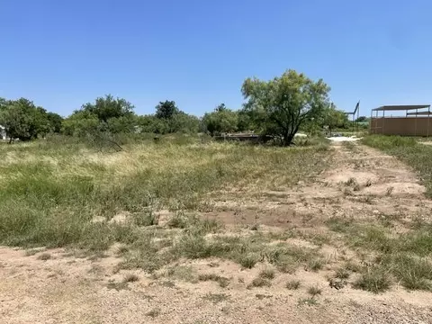 803 3rd St, Miles, TX 76861