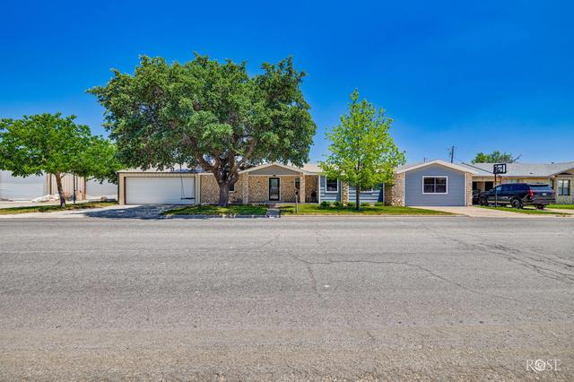 203 E 12th St, Big Lake, TX 76932