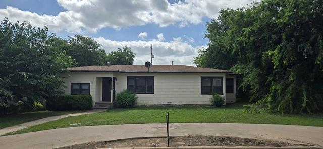 307 Pou Ave, Ballinger, TX 76821