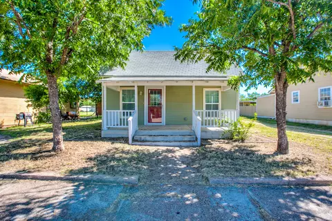 1210 N 8th St, Ballinger, TX 76821