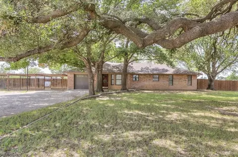 1305 N Broadway St, Mertzon, TX 76941