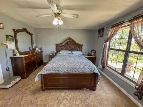 Bedroom - 604 Hall St, Eldorado, TX 76936 photo 4 of 6
