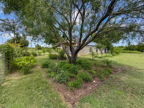 Exterior - 604 Hall St, Eldorado, TX 76936 photo 3 of 8