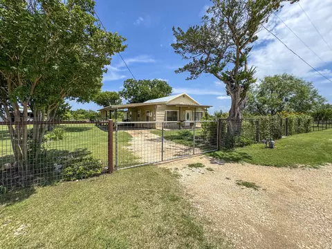 Exterior - 604 Hall St, Eldorado, TX 76936 photo 4 of 8