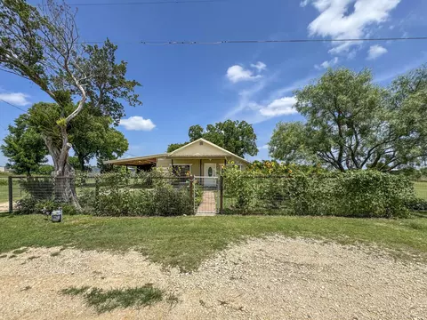 Exterior - 604 Hall St, Eldorado, TX 76936 photo 5 of 8