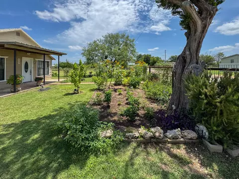 Exterior - 604 Hall St, Eldorado, TX 76936 photo 6 of 8