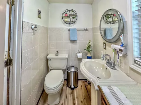 Bath - 604 Hall St, Eldorado, TX 76936 photo 1 of 3