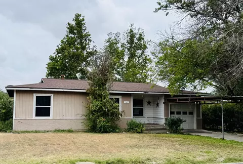 107 Mesquite Dr, Ozona, TX 76943