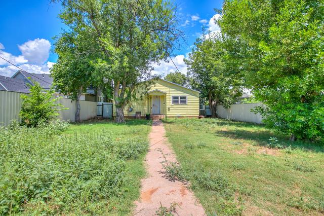 807 N 9th St, Ballinger, TX 76821