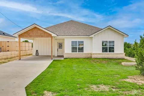 305 N First St, Mertzon, TX 76941