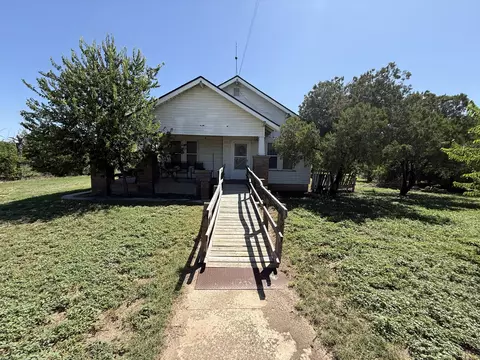 1903 N 6th St, Ballinger, TX 76821