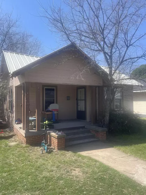 1201 N 5th St, Ballinger, TX 76821