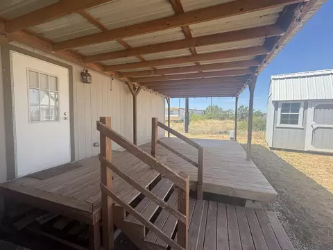 Exterior - 640 E Lake Rd, Robert Lee, TX 76945 photo 1 of 4