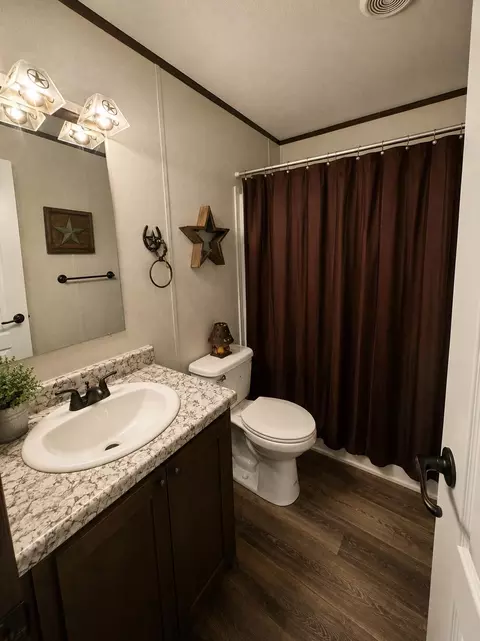 Bath - 640 E Lake Rd, Robert Lee, TX 76945 photo 3 of 3