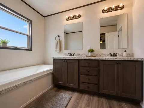 Bath - 640 E Lake Rd, Robert Lee, TX 76945 photo 1 of 3