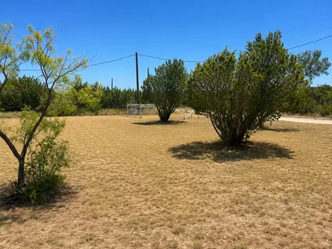 Exterior - 640 E Lake Rd, Robert Lee, TX 76945 photo 3 of 4