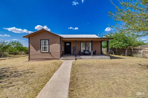 606 W Duncan Ave, Mertzon, TX 76941
