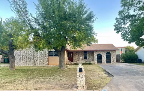 813 Stonewall Dr, San Angelo, TX 76905