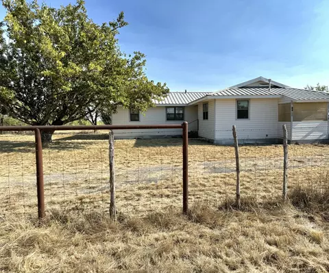 933 Railroad Ave, Maryneal, TX 79535