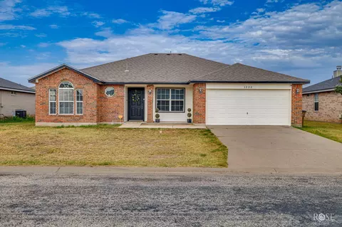 1223 Wallace Ln, San Angelo, TX 76905