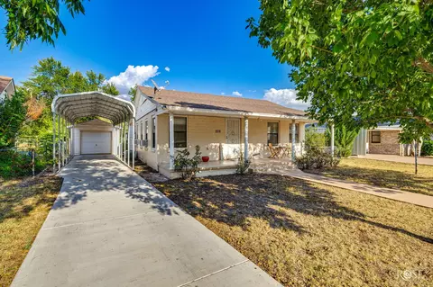208 Lipan Dr, San Angelo, TX 76903