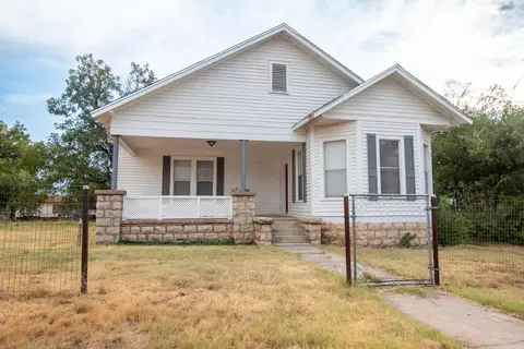 405 N Broadway St, Ballinger, TX 76821