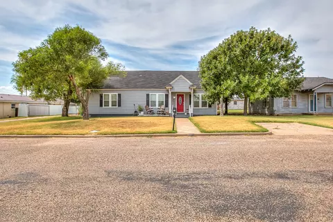 307 N 3rd St, Ballinger, TX 76821