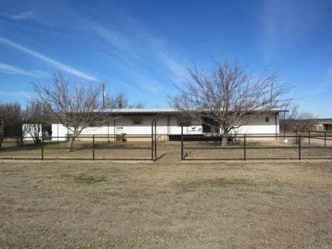 618 E 5th St, Robert Lee, TX 76945 photo 1